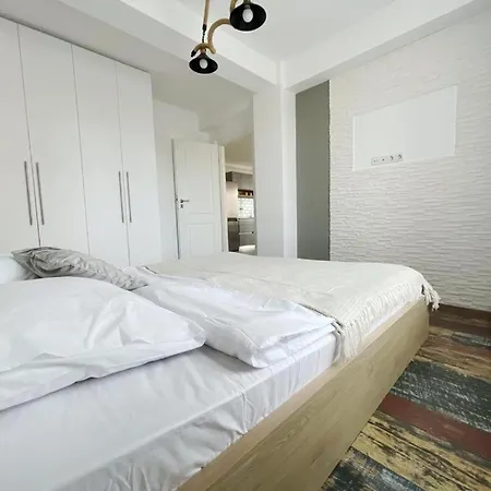 Yamaluxe - Westside Apartmán